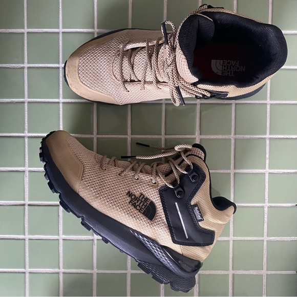 The North Face Storm Strike Hiking Boots - Picture 2 of 6